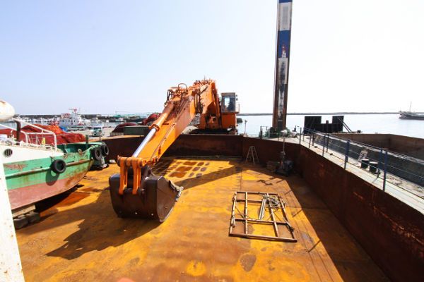 Boats for Sale & Yachts Backhoe Barge Backhoe Dragger with pusher boat 1996 All Boats